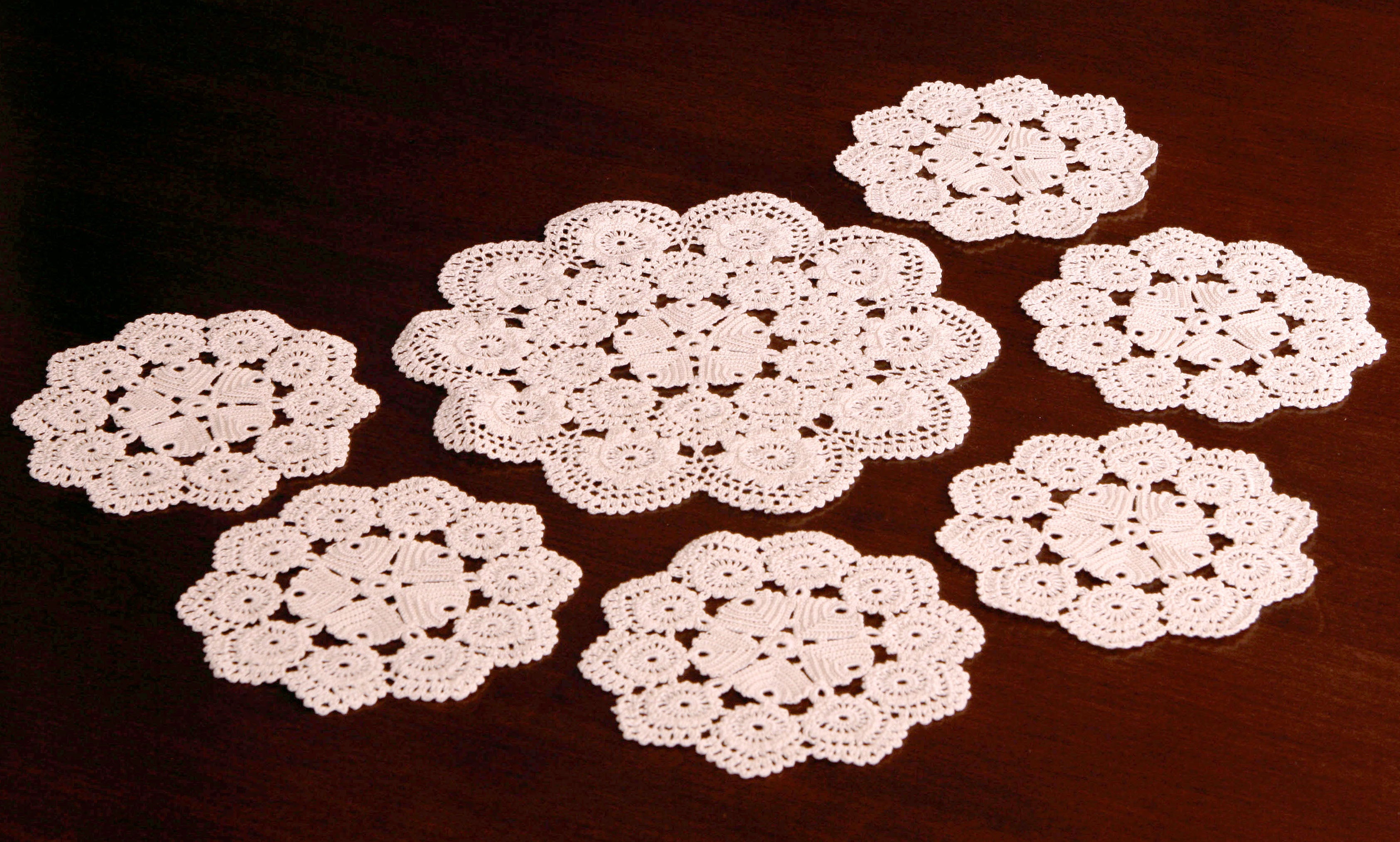 Lace - Centerpiece & Coasters 7 pcs set