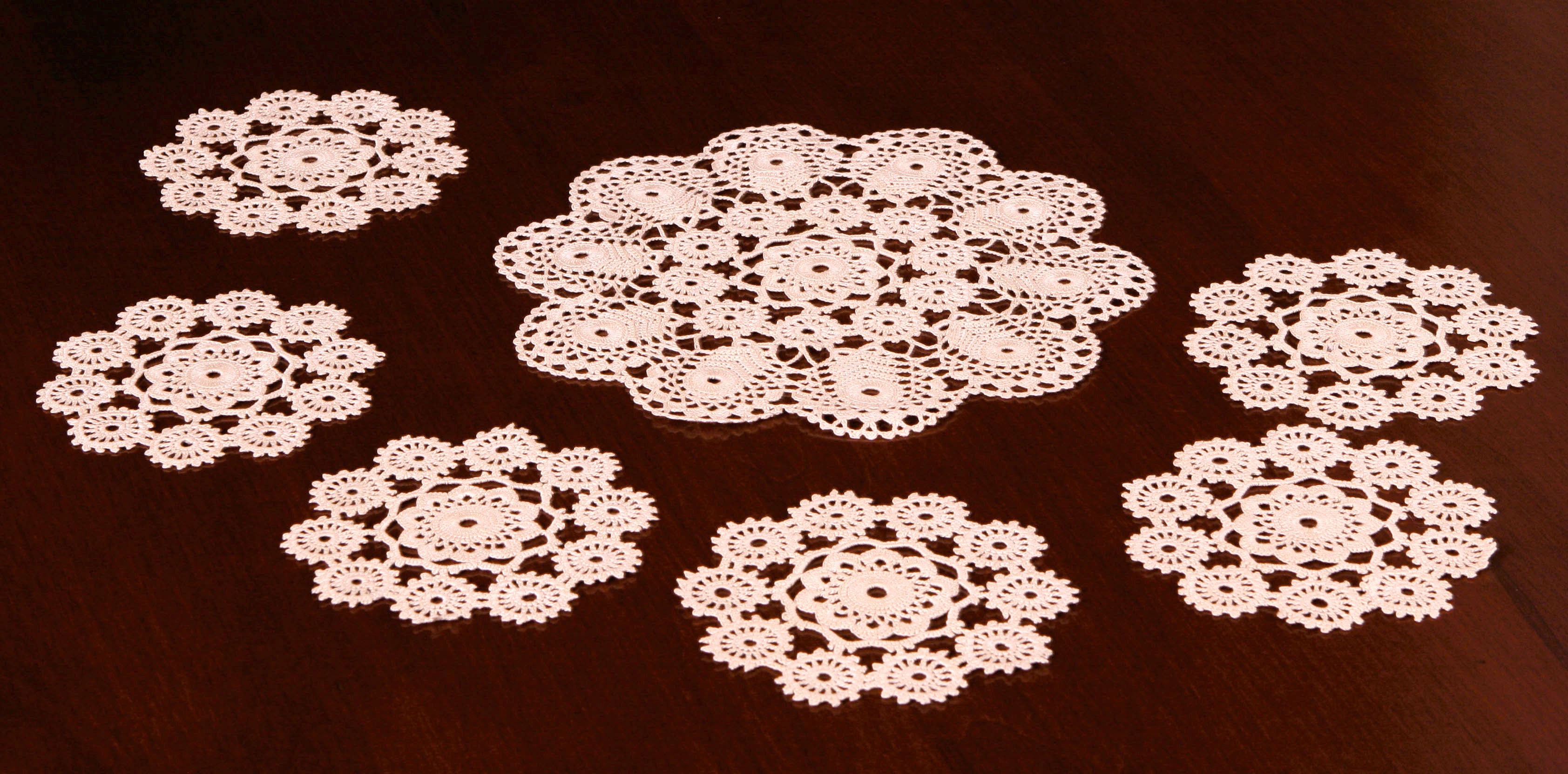 Lace - Centerpiece & Coasters 7 pcs set